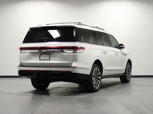 Used 2024 Lincoln Navigator L Reserve AWD/4WD image 4