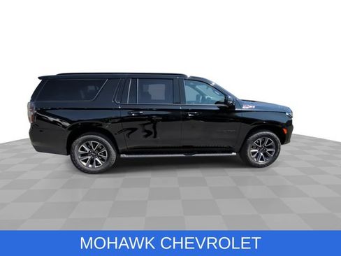 Used 2023 Chevrolet Suburban Z71 w/ Luxury Package AWD/4WD image 9
