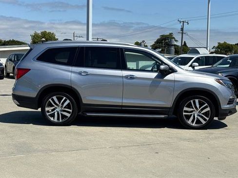 Used 2017 Honda Pilot Touring image 2