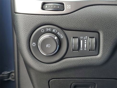 Used 2020 Jeep Cherokee Latitude Lux w/ Quick Order Package 26H Lux image 17