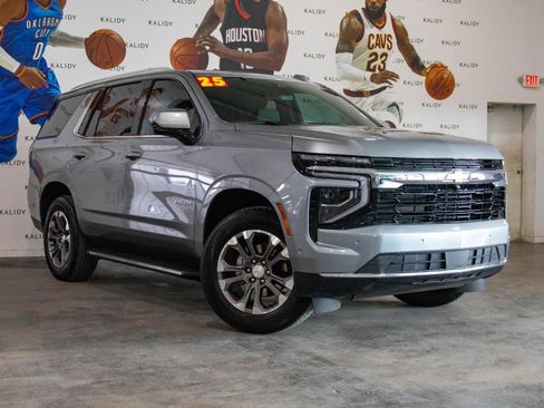 Used 2025 Chevrolet Tahoe LS image 2