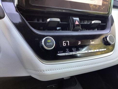 Certified 2025 Toyota Corolla SE w/ SE Package FWD image 15