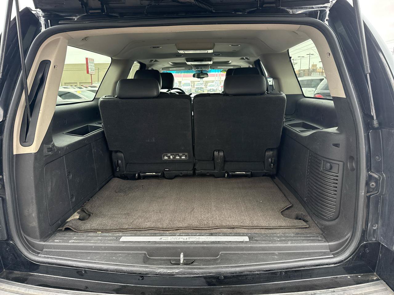 Used 2013 GMC Yukon XL Denali RWD image 8
