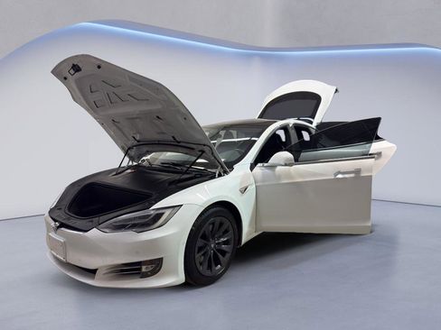 Used 2018 Tesla Model S AWD image 10