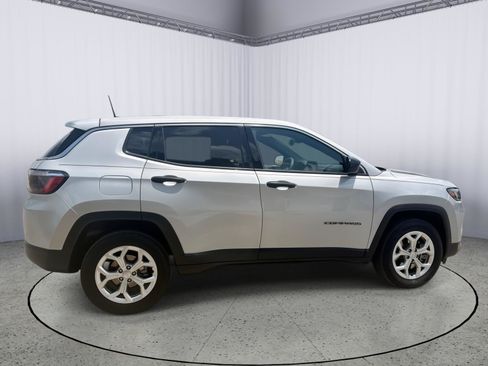 Used 2024 Jeep Compass Sport AWD/4WD image 6