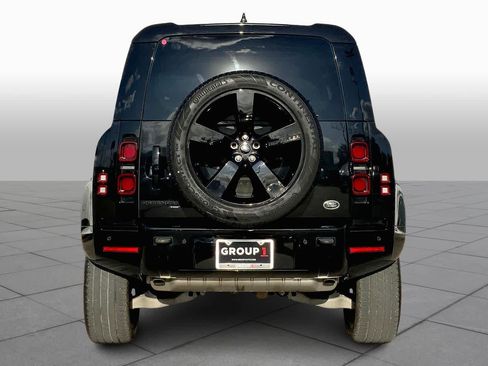 Used 2023 Land Rover Defender 90 X-Dynamic SE image 4