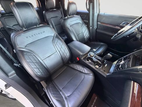 Used 2018 Ford Explorer Platinum AWD/4WD image 22
