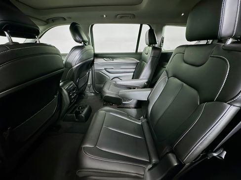 Used 2023 Jeep Grand Cherokee L Limited AWD/4WD image 29