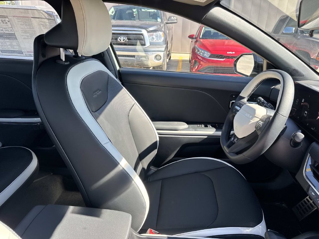 New 2027 Kia K4 GT-Line Turbo FWD image 11