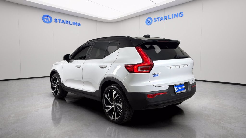 Used 2021 Volvo XC40 T4 R-Design w/ Advanced Package FWD image 5