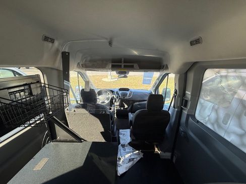 Used 2019 Ford Transit 150 XLT RWD image 9