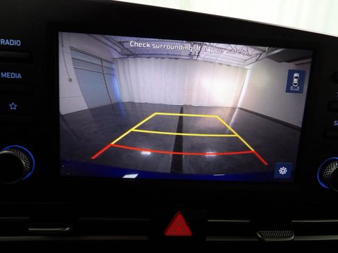 Used 2023 Hyundai Elantra SEL image 16