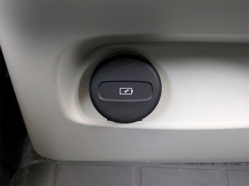 New 2026 Volvo XC40 B5 Ultra w/ Protection Package Premier image 17