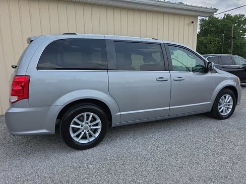 Used 2019 Dodge Grand Caravan SXT FWD image 4