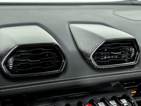 Used 2022 Lamborghini Huracan EVO RWD image 25