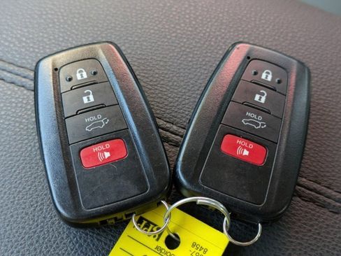 Used 2021 Toyota RAV4 XLE Premium image 35