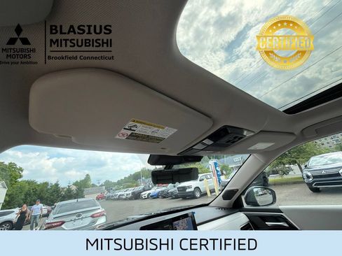 Used 2025 Mitsubishi Outlander AWD image 27