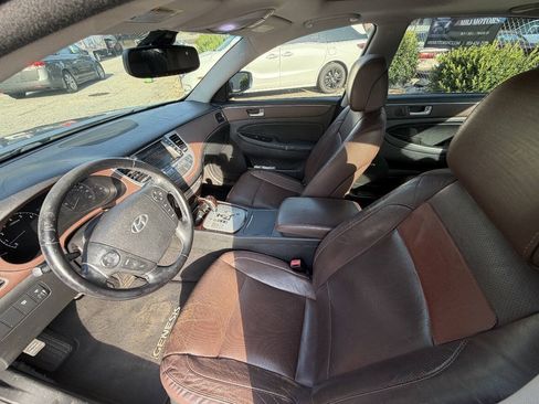 Used 2012 Hyundai Genesis 3.8 w/ Premium Pkg RWD image 9