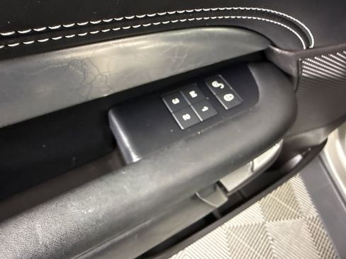 Used 2017 Land Rover Discovery First Edition AWD/4WD image 14