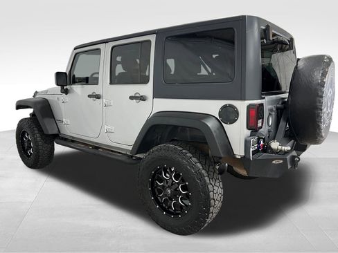 Used 2011 Jeep Wrangler Unlimited Rubicon w/ Dual Top Group image 8