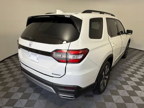 Used 2025 Honda Pilot Touring image 6