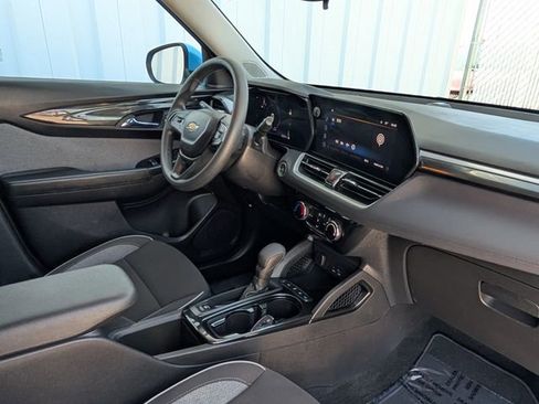 Used 2025 Chevrolet TrailBlazer LT AWD/4WD image 31