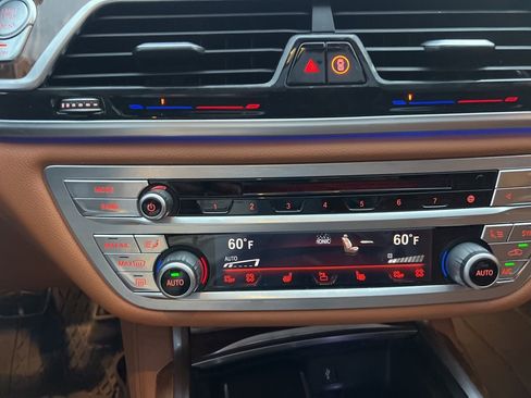 Used 2018 BMW 750i image 49