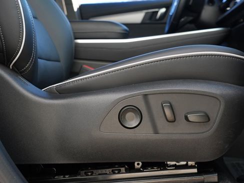 Used 2025 Buick Enclave Preferred image 31