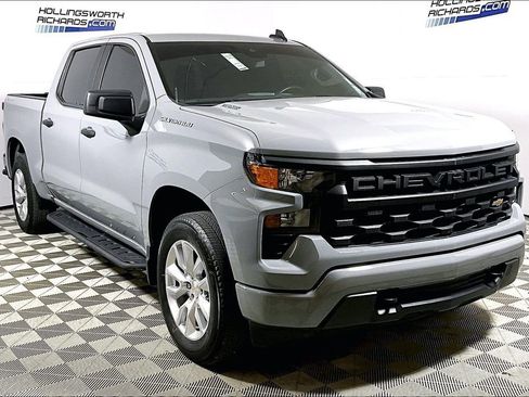 Used 2025 Chevrolet Silverado 1500 Custom image 3