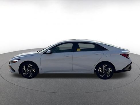 Used 2025 Hyundai Elantra SEL image 10