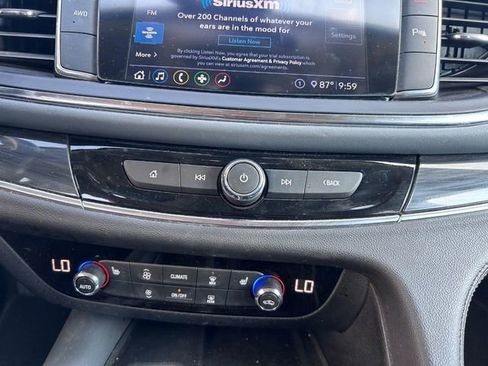 Used 2020 Buick Enclave Essence image 16