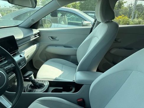Used 2025 Hyundai Kona SEL AWD/4WD image 12