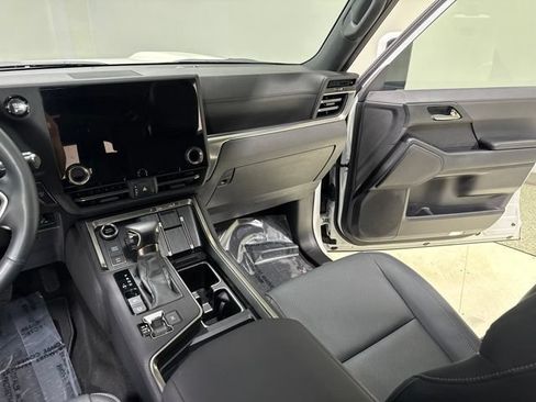 Used 2025 Lexus GX 550 w/ Accessory Package (Z1) AWD/4WD image 23
