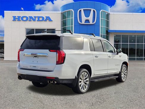 Used 2024 GMC Yukon XL Denali w/ Advanced Technology Package image 3