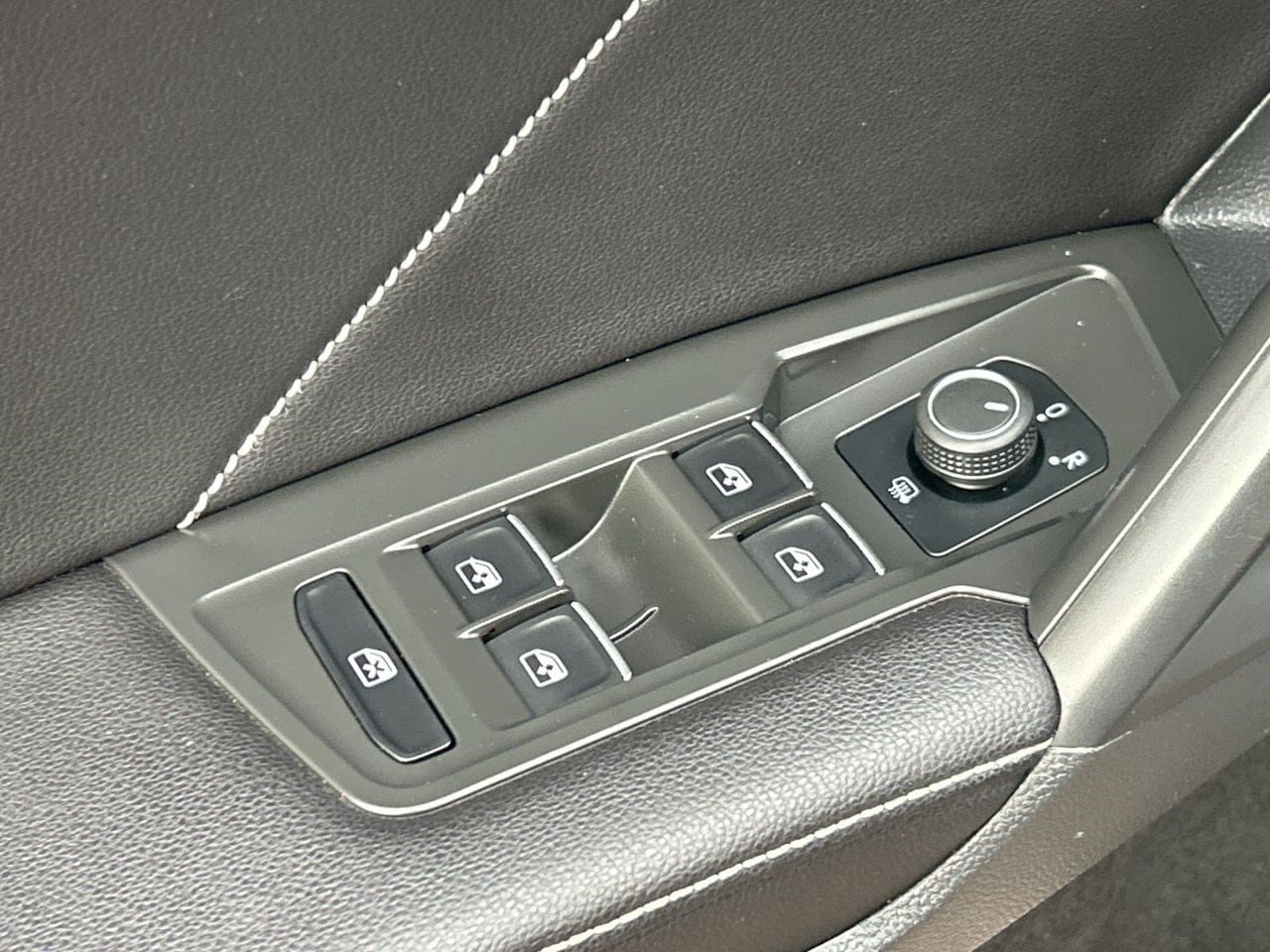 Used 2024 Volkswagen Tiguan SE R-Line FWD image 18