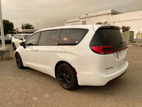 Used 2024 Chrysler Pacifica Limited FWD image 7