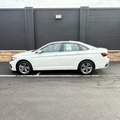 Used 2023 Volkswagen Jetta SE FWD image 3