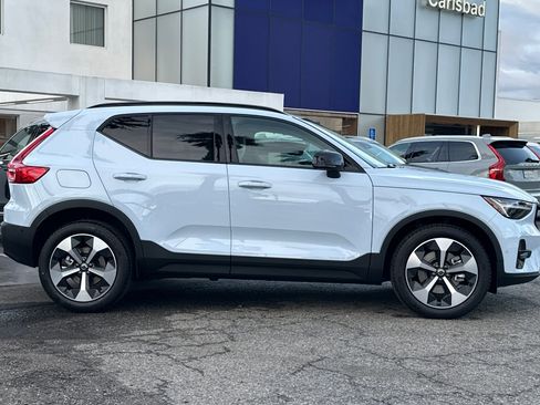 New 2026 Volvo XC40 B5 Plus w/ Climate Package image 4