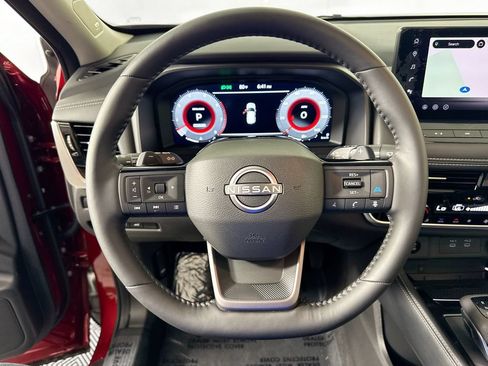 Used 2025 Nissan Rogue Platinum w/ Platinum Premium Package FWD image 11