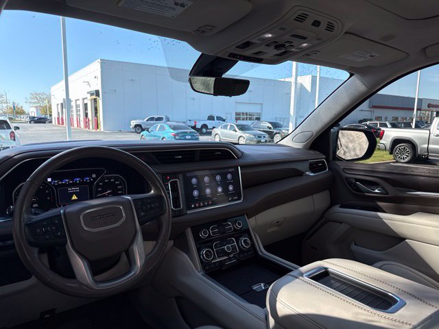 Used 2021 GMC Yukon Denali w/ Denali Premium Package AWD/4WD image 14