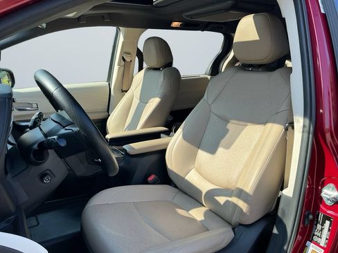 Used 2021 Toyota Sienna Limited AWD/4WD image 10