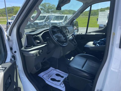 Used 2023 Ford Transit 350 DRW RWD image 5
