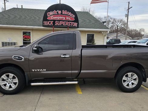 Used 2017 Nissan Titan SV image 3