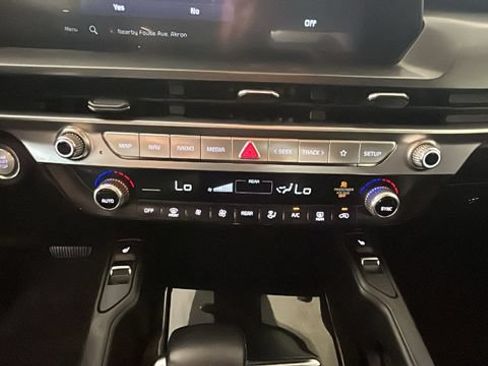 Used 2024 Kia Telluride S FWD image 23