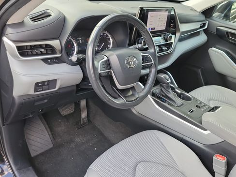Used 2023 Toyota Highlander LE FWD image 21