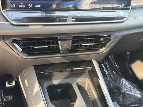 New 2026 Volkswagen Tiguan SEL R-Line AWD/4WD image 23