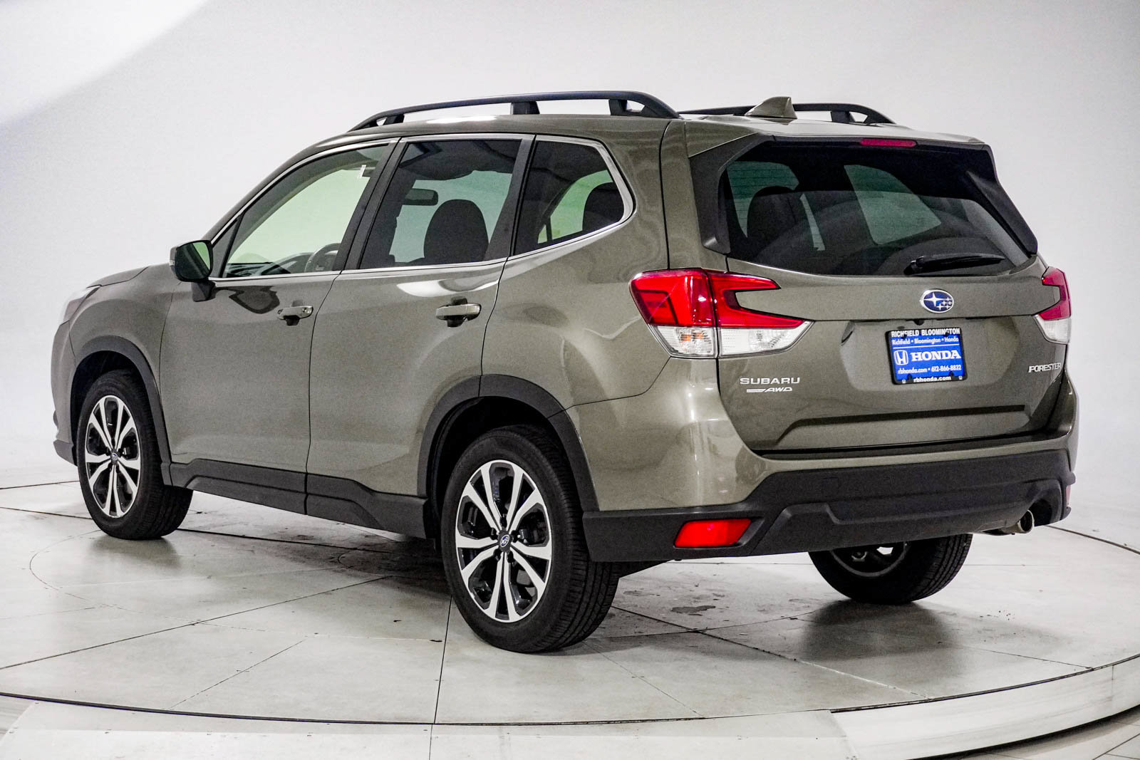 Used 2023 Subaru Forester Limited AWD/4WD image 6