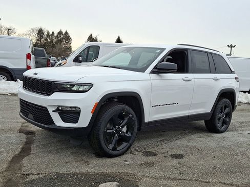 New 2025 Jeep Grand Cherokee Limited w/ Black Appearance Package AWD/4WD image 4