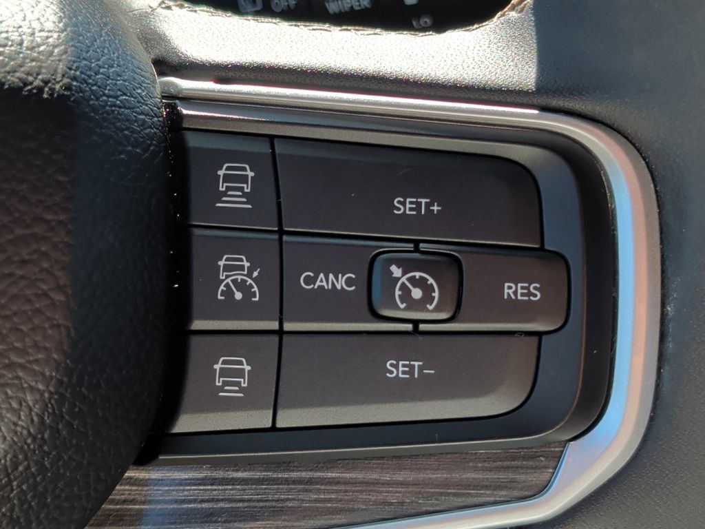Used 2024 Jeep Wagoneer L Series III w/ Flexible Seating Group AWD/4WD image 13