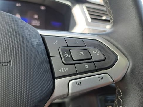 Used 2023 Volkswagen Tiguan SE w/ Panoramic Sunroof Package FWD image 13